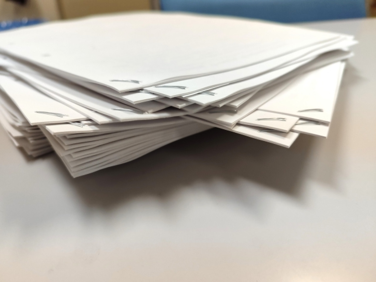 古紙回収に出す時“ホッチキスの針”は取るべき? ゴミ清掃員芸人の回答に「知らなかった!」の声