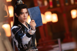 慕声を演じたディン・ユーシー