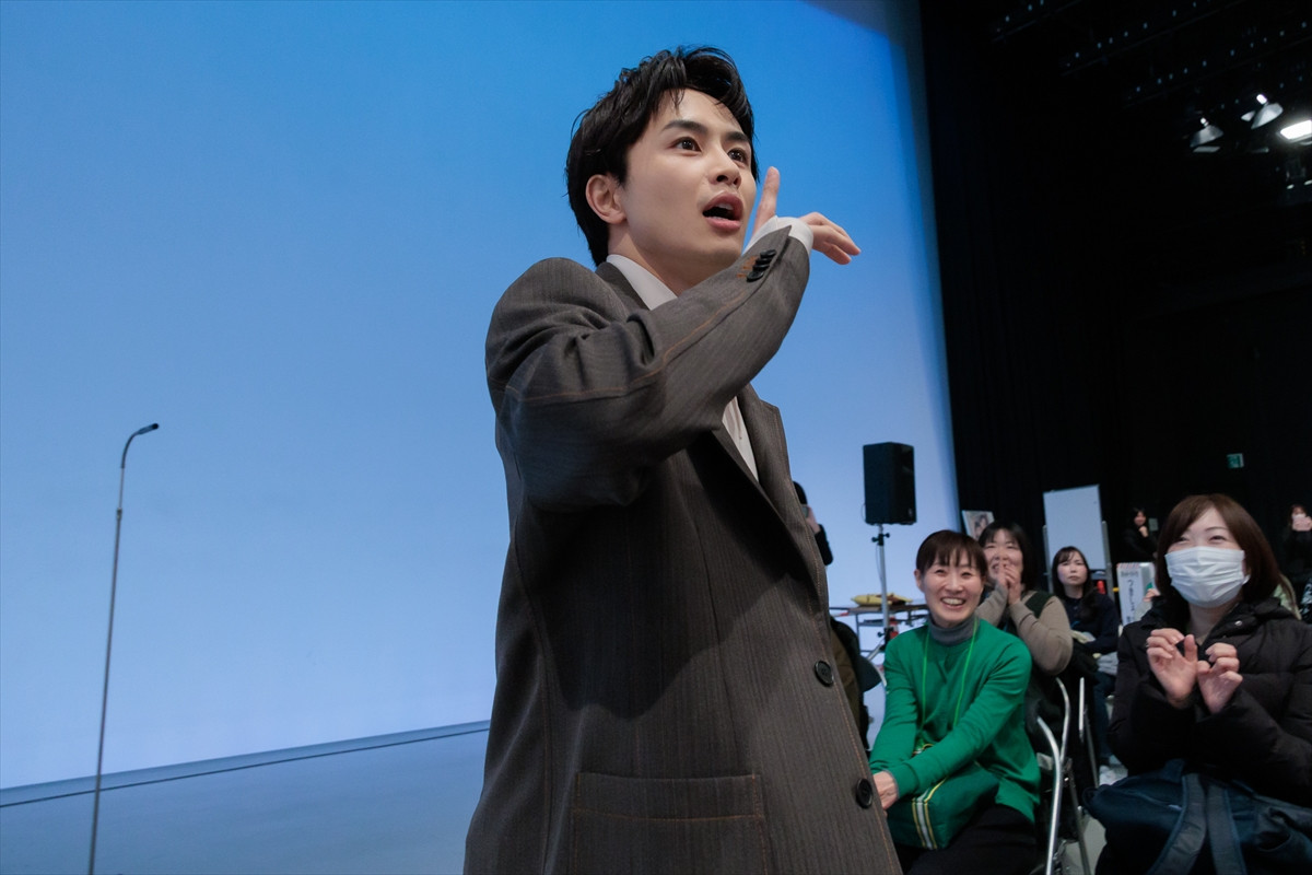 中島歩、記者会見中の寸劇で流血　超特急・草川拓弥「熱量ある方なので…」