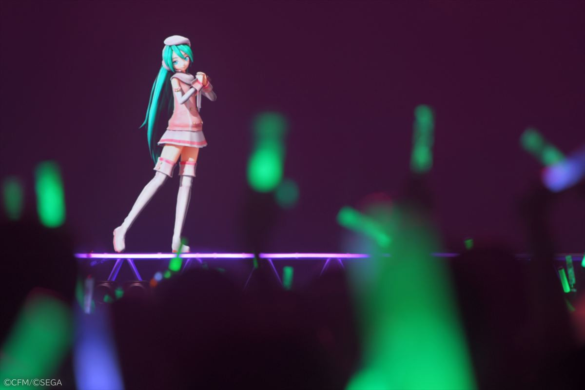 【ライブレポート】圧倒的没入感！　初音ミクがローソン50周年を祝う“ローソンミクライブ”で観る者を世界観に引き込む 
