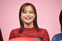 加藤ローサ、ドラマ『婚活バトルフィールド37』記者会見に登場