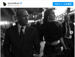 ジェイソン・ステイサム、婚約者と新作プレミアに登場　※「ジェイソン・ステイサム」インスタグラム