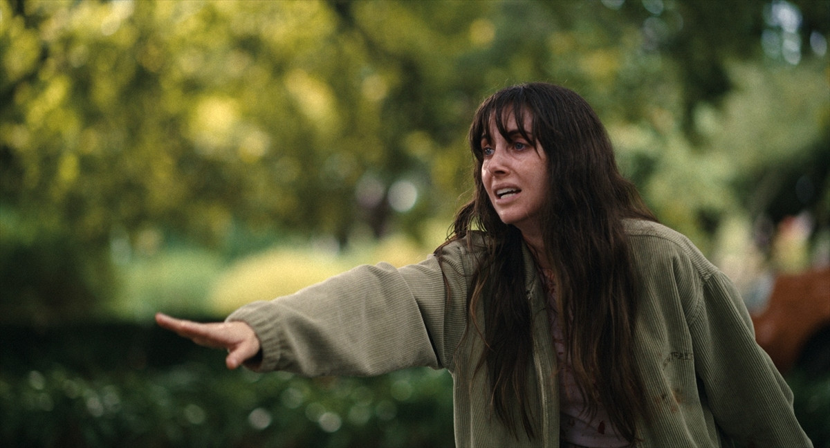 “離れるため”に血みどろになっていく『トゥギャザー』場面写真解禁 「体を密着させたままトイレに」過酷な撮影エピソードも