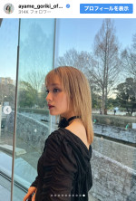 剛力彩芽、金髪＆黒ドレス姿を披露　※「剛力彩芽」インスタグラム