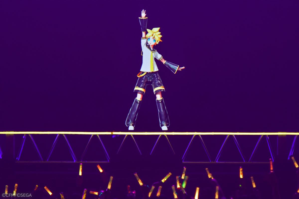 【ライブレポート】圧倒的没入感！　初音ミクがローソン50周年を祝う“ローソンミクライブ”で観る者を世界観に引き込む 