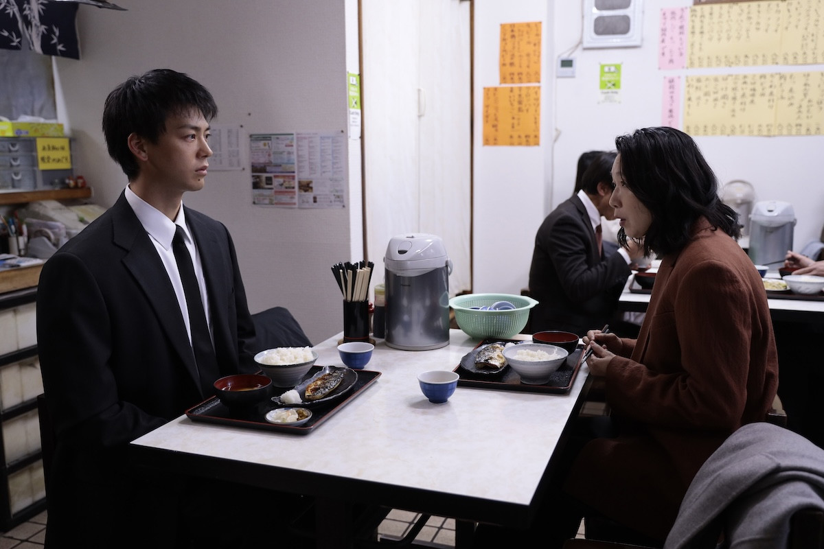 『再会』“万季子”井上真央、“南良”江口のりこの考察に動揺　ネットも騒然「これは本当？」「署長かも？？」