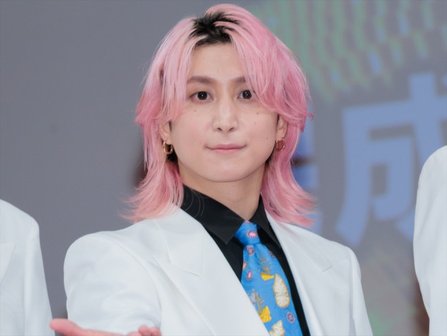 映画『スペシャルズ』完成披露舞台あいさつに出席した佐久間大介