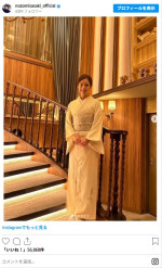 高級クラブのママに扮した艶っぽい和装姿　※「佐々木希」インスタグラム