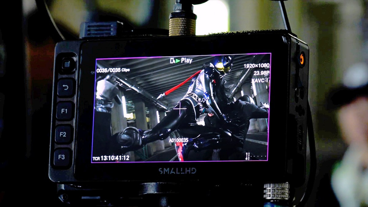 TTFCオリジナル『仮面ライダーアインズ』舞台裏を映すメイキングが2.22配信決定　癒やしのオフショットも満載