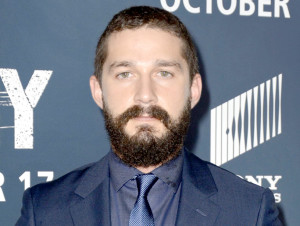 シャイア・ラブーフ、乱闘騒ぎで逮捕　ミア・ゴスと破局していた