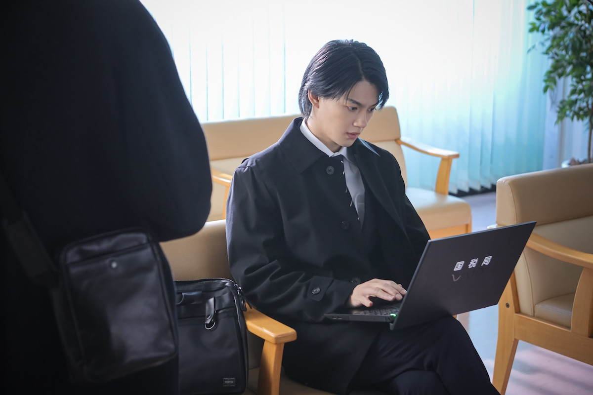 『おコメの女』「隠れて!!」“笹野”佐野勇斗、渾身の“仕掛け”にツッコミ続々「原始的すぎてwww」「忍者屋敷かよ」