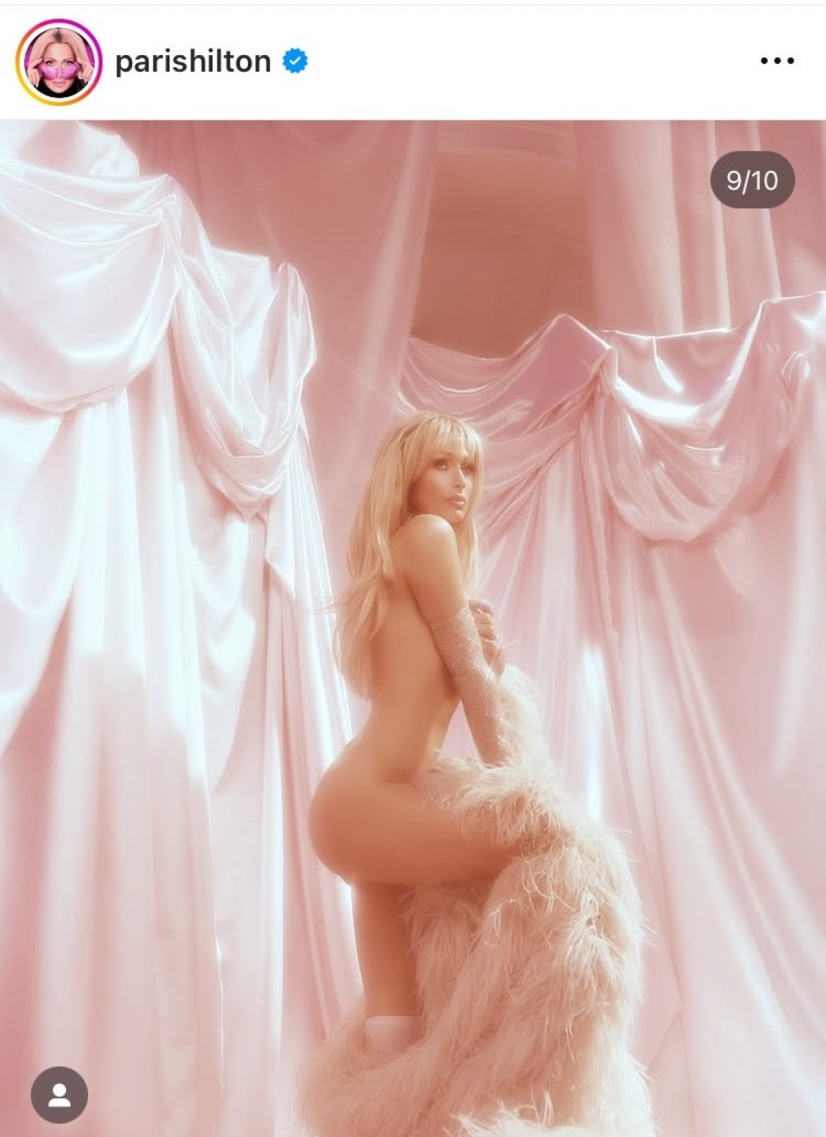 パリス・ヒルトン、45歳の誕生日を“生まれたままの姿”でお祝い