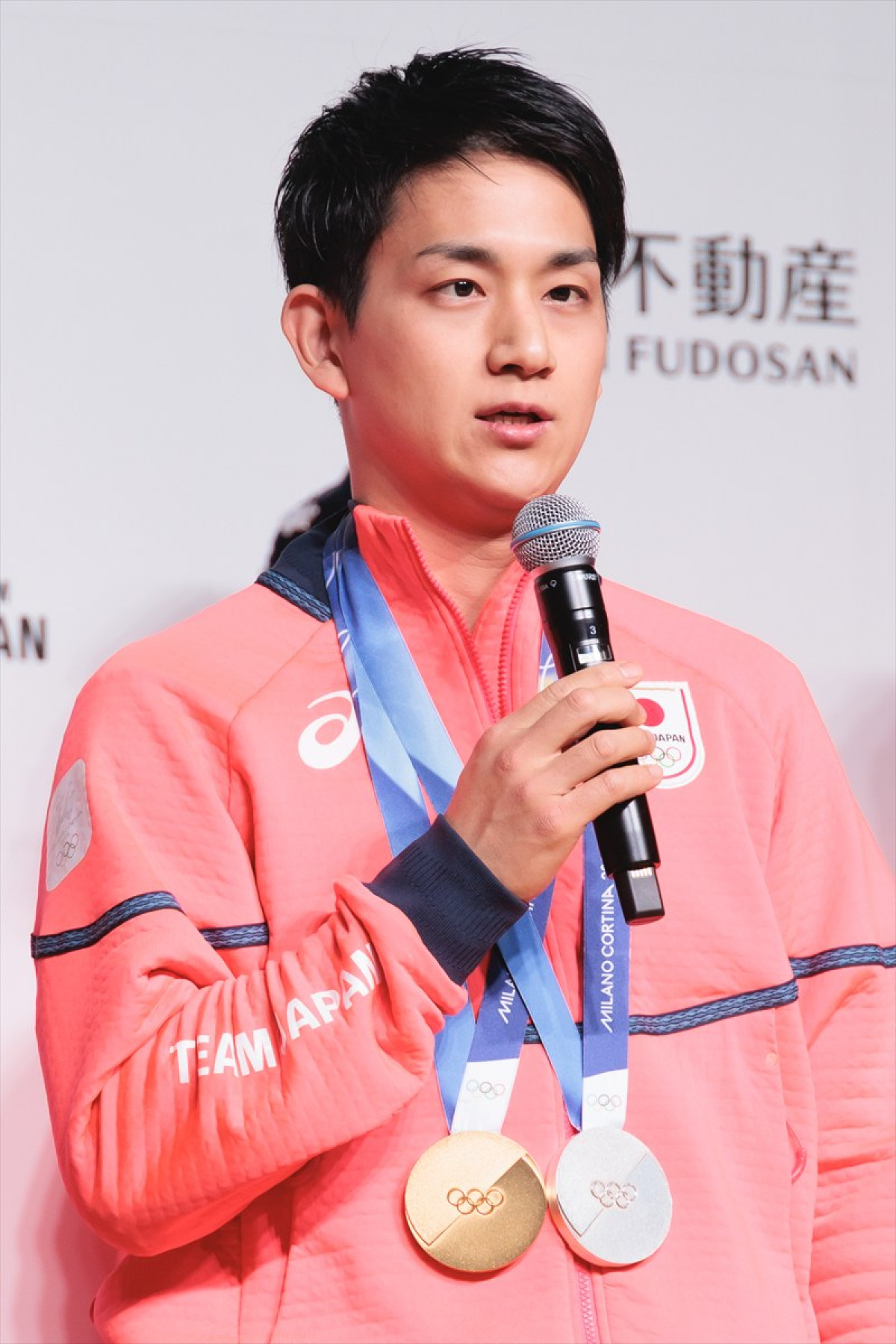 “りくりゅう”三浦璃来＆木原龍一「しばらくは好きなものを食べたい」　激闘終えメダリストたちが帰国