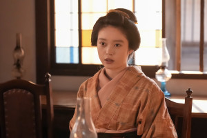 明日の『ばけばけ』“トキ”高石あかりと“ヘブン”トミー・バストウ、“錦織”吉沢亮の姿に驚く