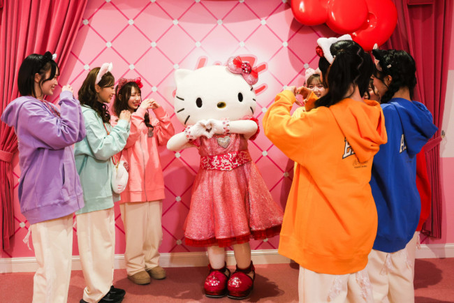 写真）CUTIE STREET、USJでエルモたちとライブ！ 『ドンキーコング