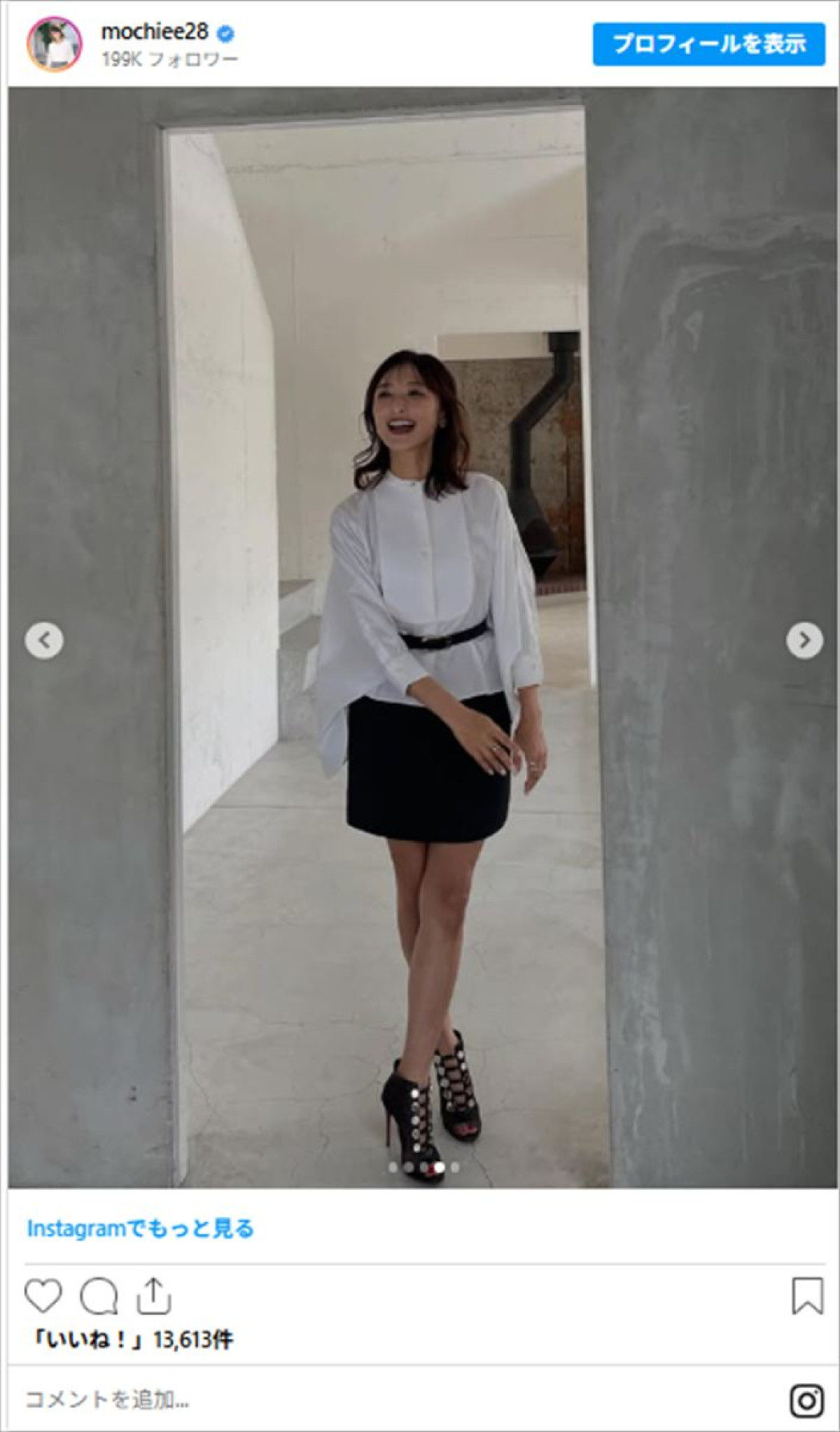 “奇跡の50代”望月理恵、美脚あらわのミニスカでグラビア撮影「綺麗」「素敵」と反響