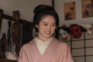 明日の『ばけばけ』“トキ”高石あかり、“ヘブン”トミー・バストウの成功を祈り人形を作りはじめる