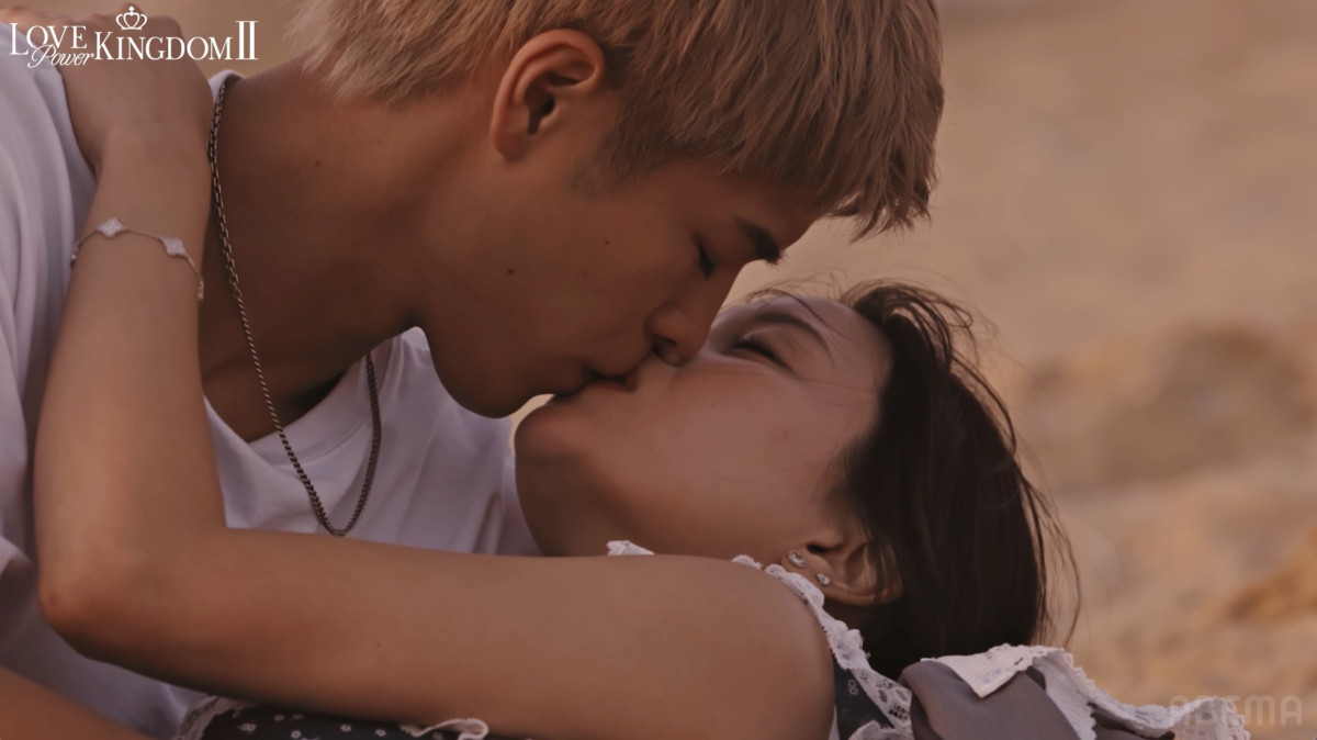 元AKB48美女を押し倒しキス…情熱的な展開に霜降りせいやも大興奮「あかん、あかん」