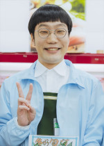 ドラマ『時すでにおスシ!?』に出演する平井まさあき