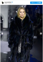 ジェイソン・ステイサム、ロージー・ハンティントン＝ホワイトリーの出演するバーバリーのショーに来場　※「ジェイソン・ステイサム」Instagram