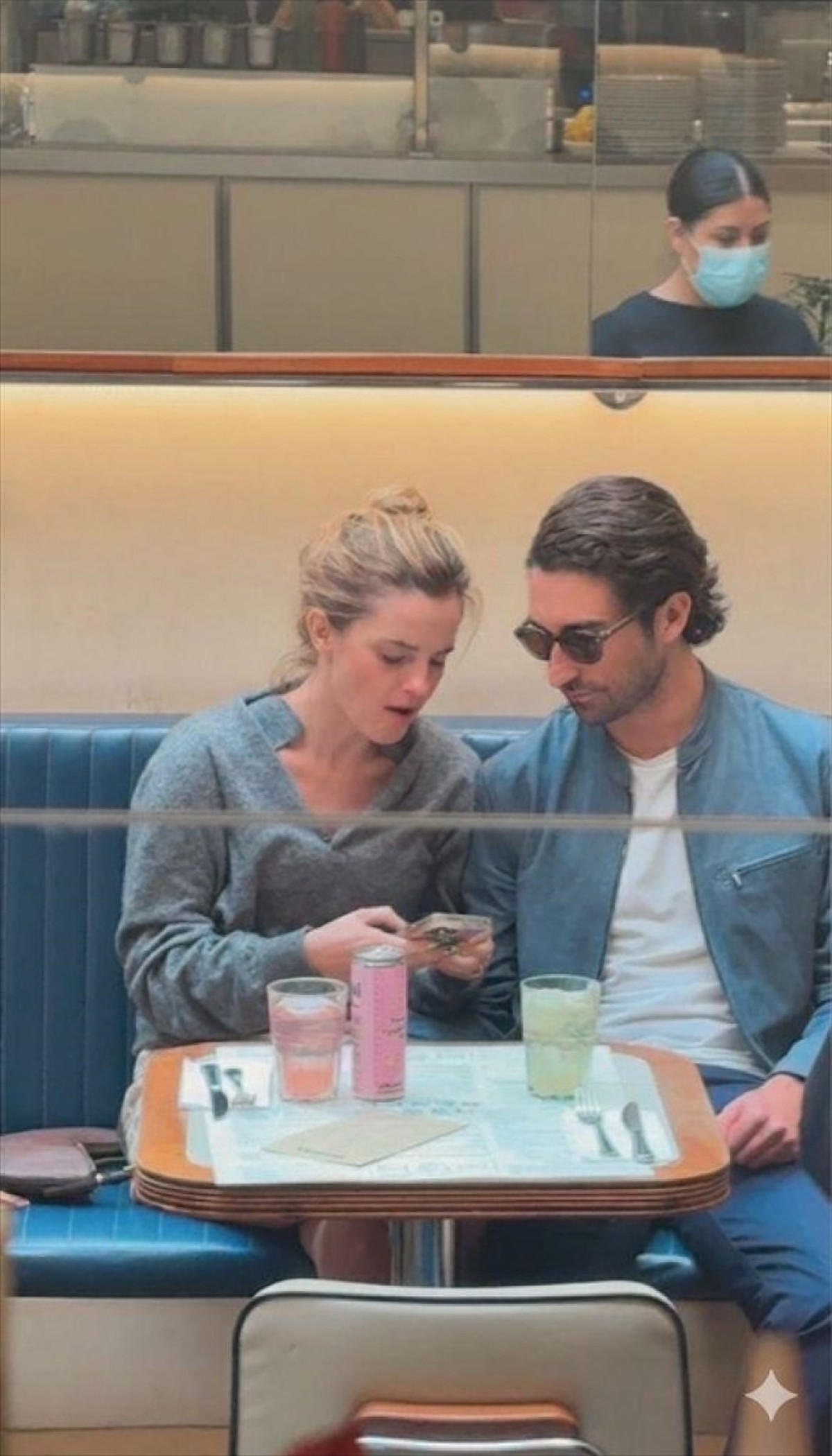 エマ・ワトソン、メキシコの富豪御曹司と空港でキス！