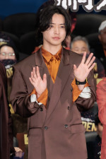 映画『ゴールデンカムイ 網走監獄襲撃編』公開記念舞台挨拶に登壇した山崎賢人