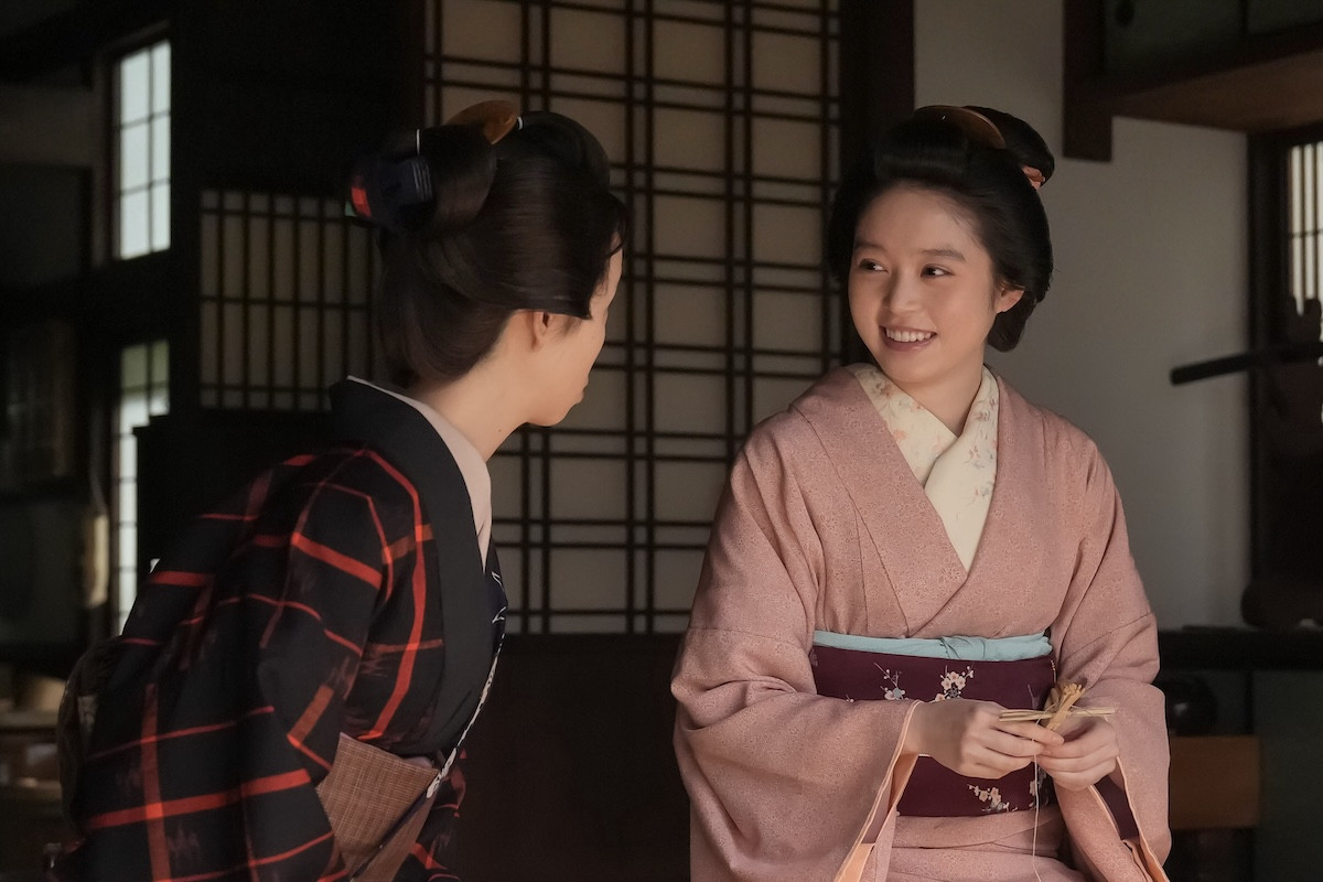 明日の『ばけばけ』“トキ”高石あかり、“ヘブン”トミー・バストウの成功を祈り人形を作りはじめる