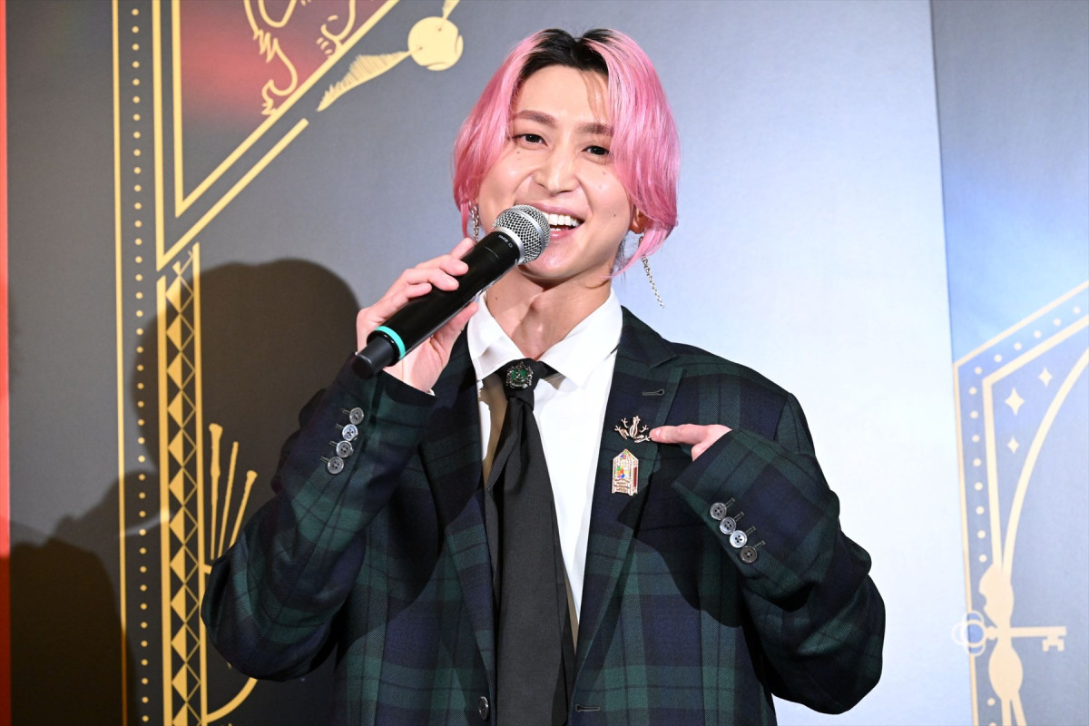 映画「ハリー・ポッター」25周年記念セレモニーに登場した佐久間大介（Snow Man）