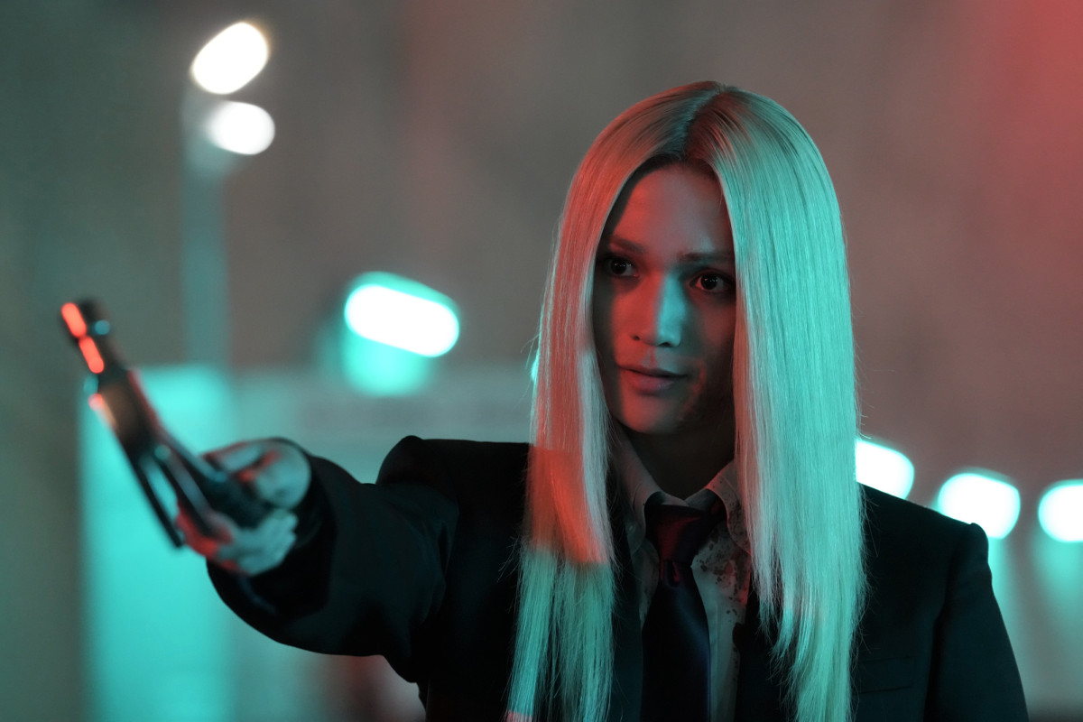 目黒蓮主演『SAKAMOTO DAYS』新場面写真解禁　驚異的再現度ビジュアル＆激しいバトルシーン