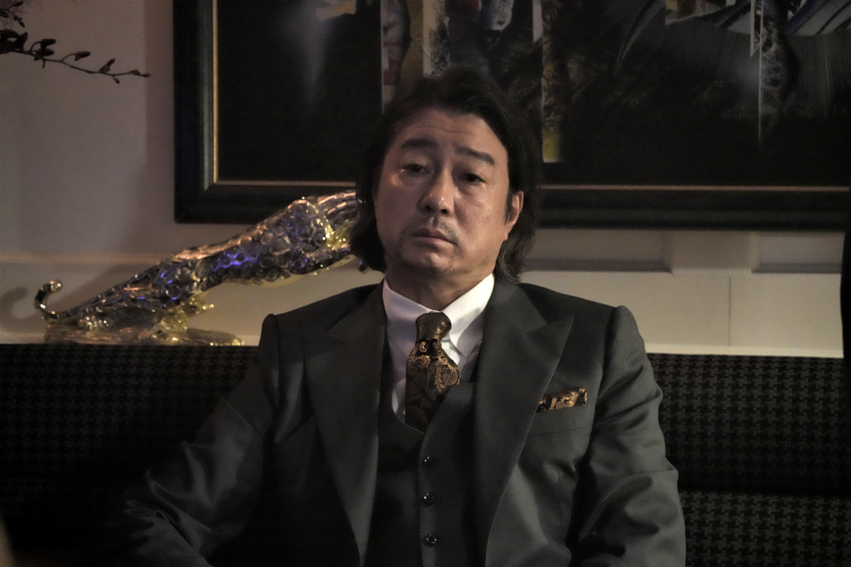 目黒蓮主演『SAKAMOTO DAYS』新場面写真解禁　驚異的再現度ビジュアル＆激しいバトルシーン