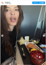 エミリー・ラタコウスキーが恋人ロマン・ガヴラス監督と来日　※「エミリー・ラタコウスキー」Instagram