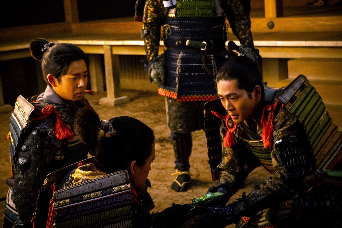 『豊臣兄弟！』“信長”小栗旬、“藤吉郎”池松壮亮の捨て身すぎる行動にあ然　ネットも衝撃「すごい忠誠心」「覚悟決まりすぎ」