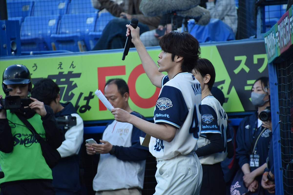 宮野真守、始球式で見事ノーバン　自己採点は「97点」！　マリオポーズで喜び