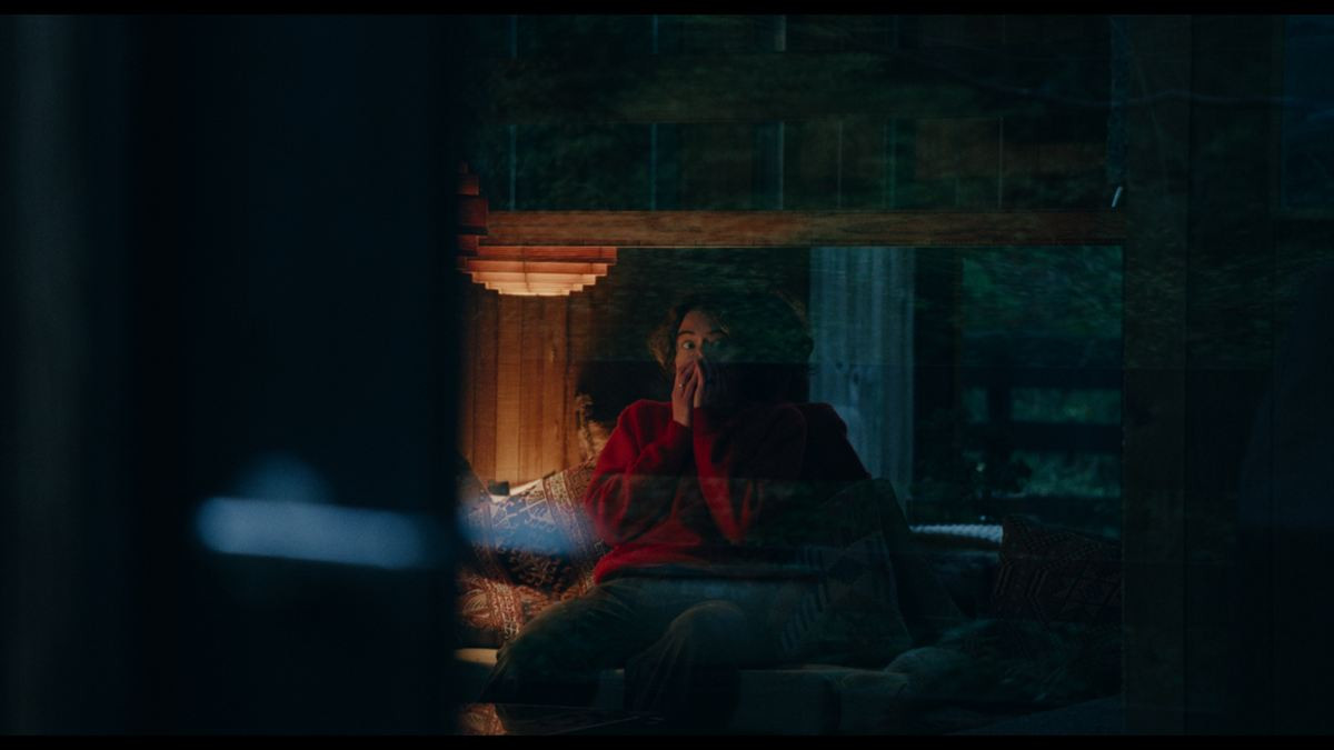 オズグッド・パーキンス監督×NEON『キーパー』ご近所さんのゴミ袋に女性の遺体!?　本編映像＆場面写真解禁