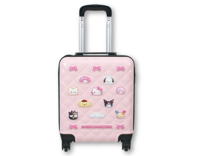 “サンリオ”当りくじに新作！　ぷっくりデザインのキャリーケースやポーチが登場