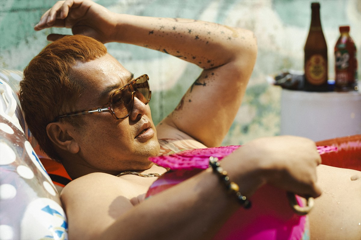 『TOKYO BURST』上田竜也、ピエール瀧、パク・ジファンら強烈個性の“悪人”集結！　場面写真解禁