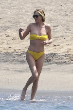 ハワイのビーチで目撃されたシャーリーズ・セロン