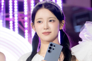 NTTドコモpresents“ナイトグラフィーイルミネーション by Galaxy with ME：I”点灯式に登壇したME：I・MIU