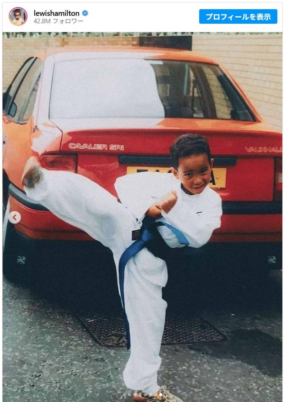 キム・カーダシアン、子どもたちと袴姿で日本刀を構える　来日ショット投稿