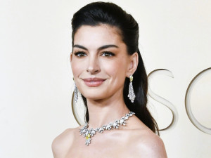 アン・ハサウェイ、フェイスリフト疑惑を否定