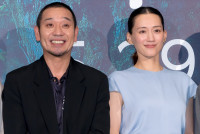 『箱の中の羊』完成披露試写会に出席した（左から）大悟（千鳥）、綾瀬はるか