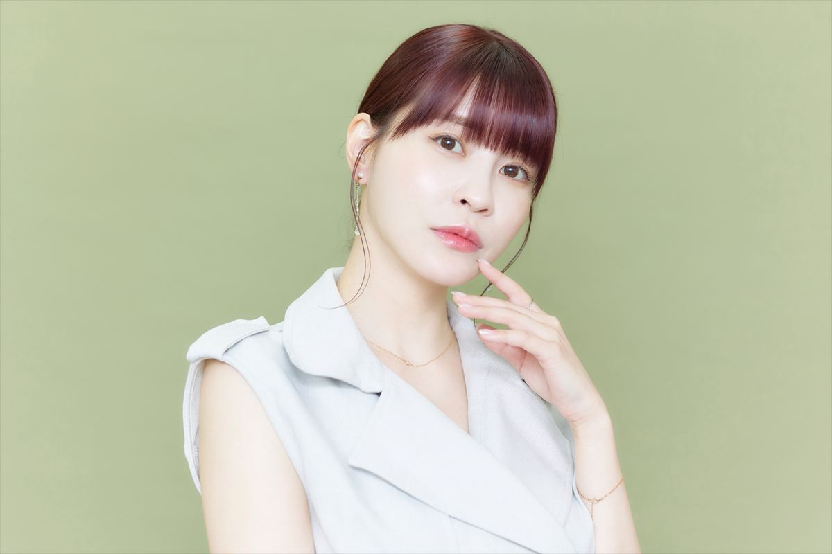 岸明日香、グラビアは「脱げばいいってものじゃない」　デビュー15周年で語る“難しさ”とは？