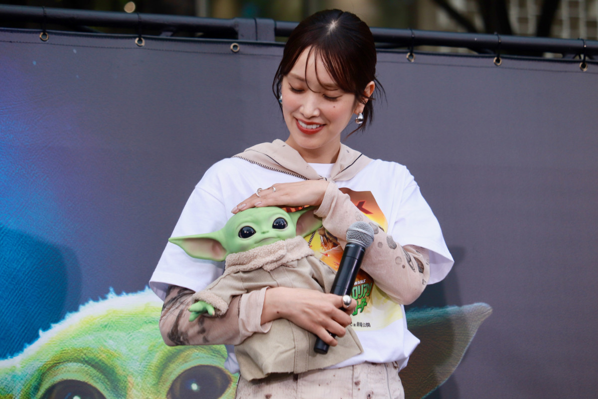 永尾柚乃＆森川智之＆佐々木久美＆板倉俊之が横浜にサプライズ登場！ 「スター・ウォーズの日」を祝福