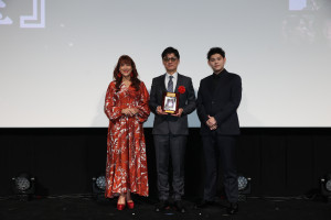 （左から）LiLiCo、李相日監督、LEO
