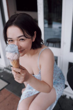 村重杏奈の最新写真集『あんな』より