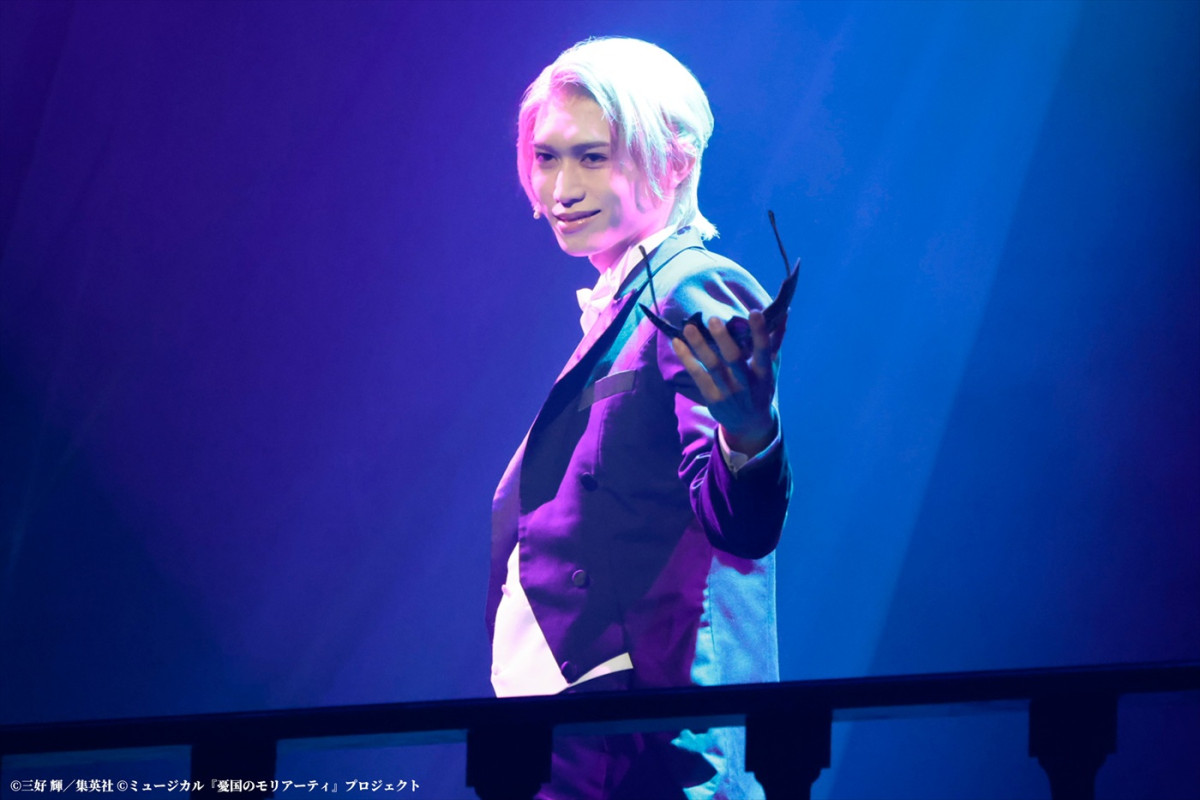 『モリミュ』緋色の研究 Reprise開幕！　鈴木勝吾、平野良らのコメント＆舞台写真到着