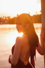 日向坂46 藤嶌果歩1st写真集『果実の歩幅』裏表紙（紀伊國屋書店限定カバー版）