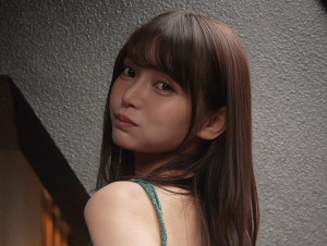 インスタグラビアの女王、布ほぼ1枚で“極上ボディ”見せつける！　デジタル写真集2冊リリース