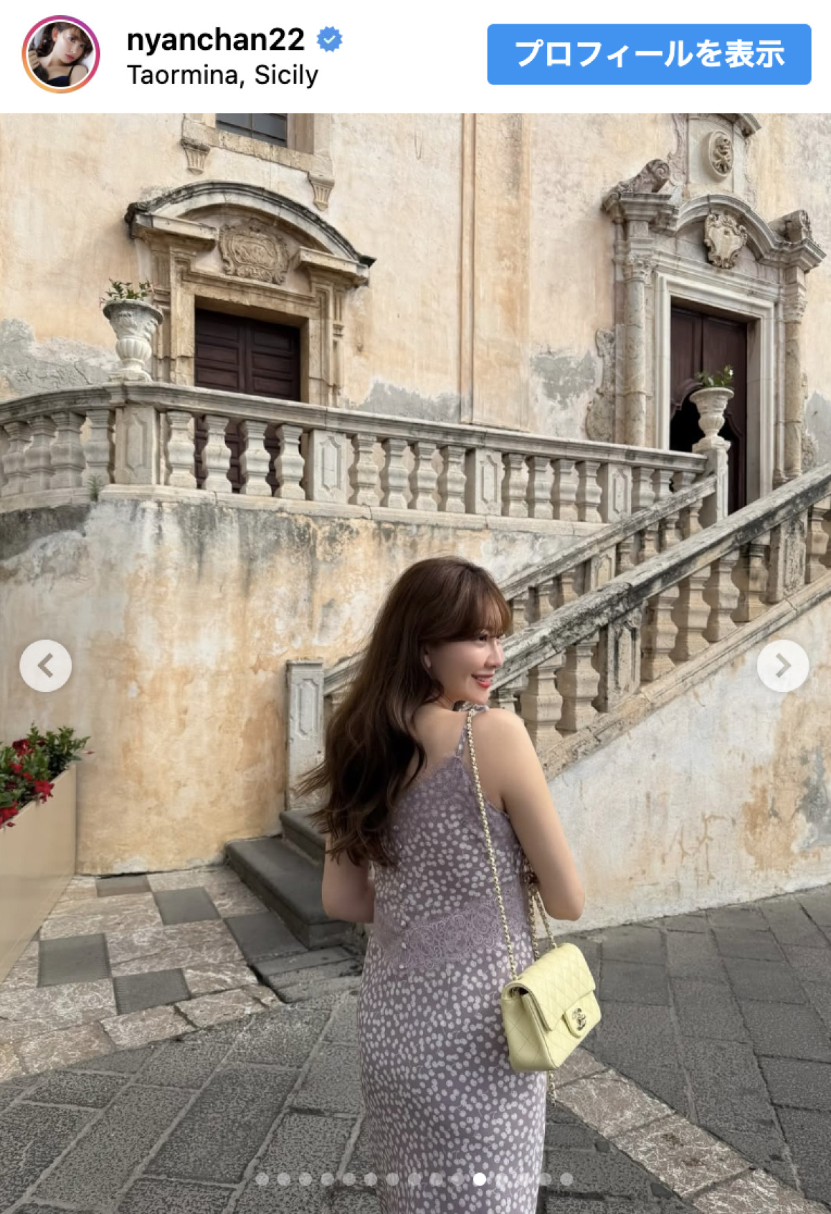 小嶋陽菜、シチリアの街角で圧巻オーラ　ドレス姿の近影に「10000万点です」「映画のワンシーンみたい」