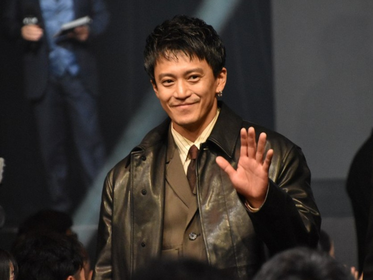 『ガス人間』小栗旬ら豪華キャスト集結！　広瀬すず＆林遣都の“兄妹距離感”にほっこり